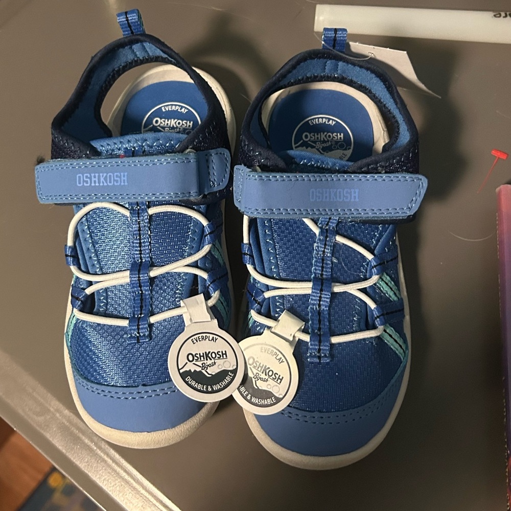 NWT OshKosh never worn sandals